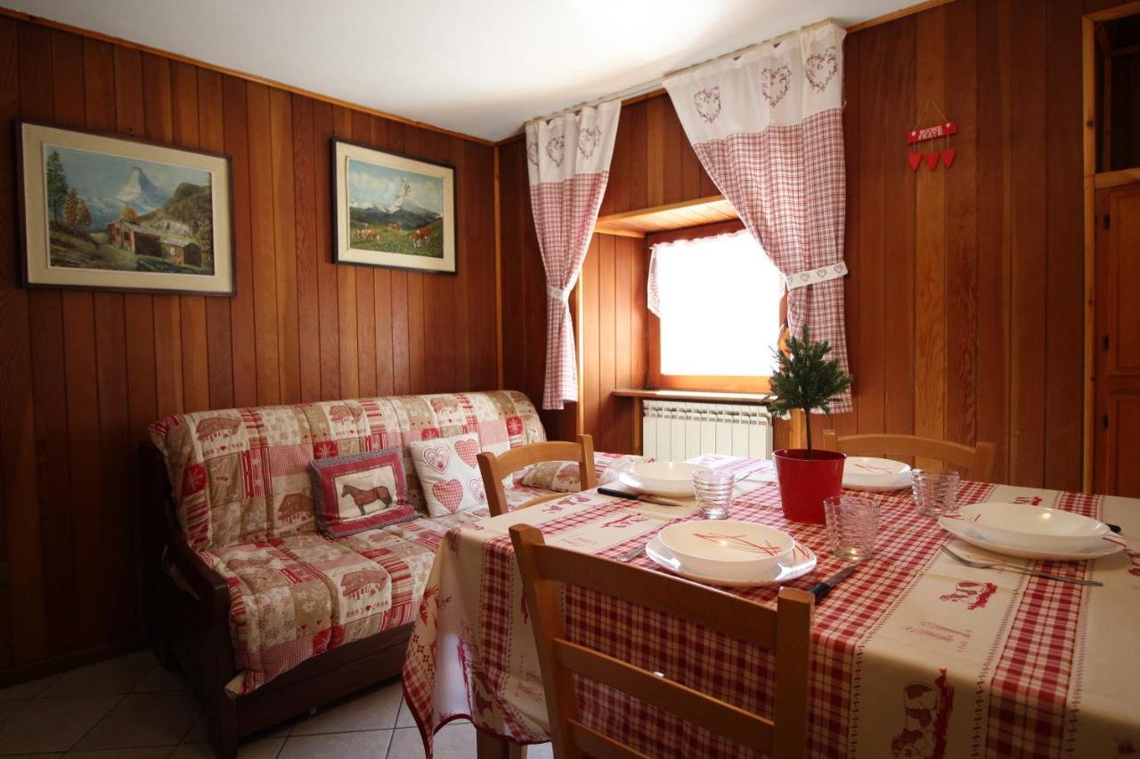 Lo Stambecco Holiday Apartment - Affitti Brevi Italia Brusson Luaran gambar